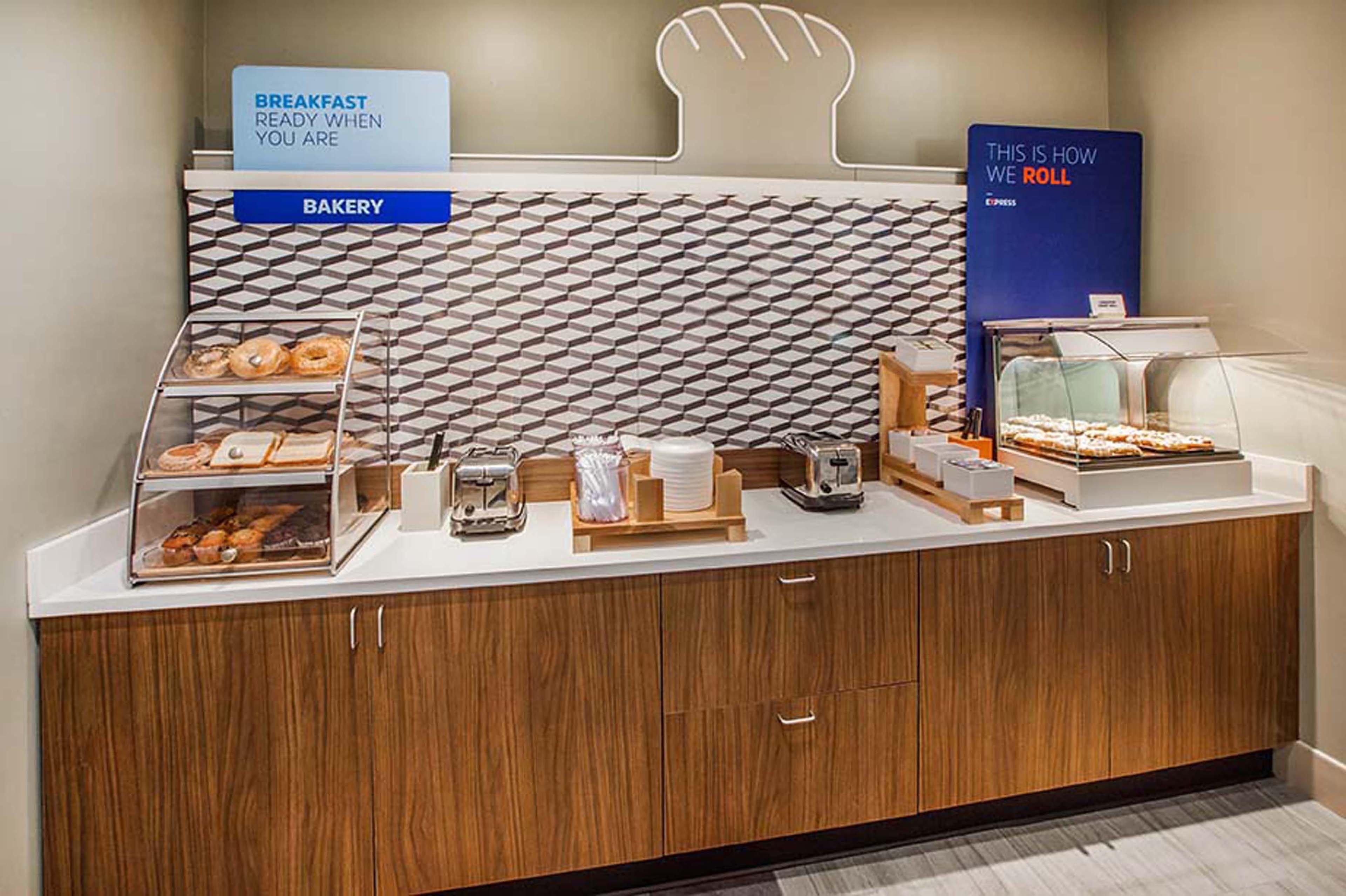 Express - Quad Cities Area By Ihg 2*