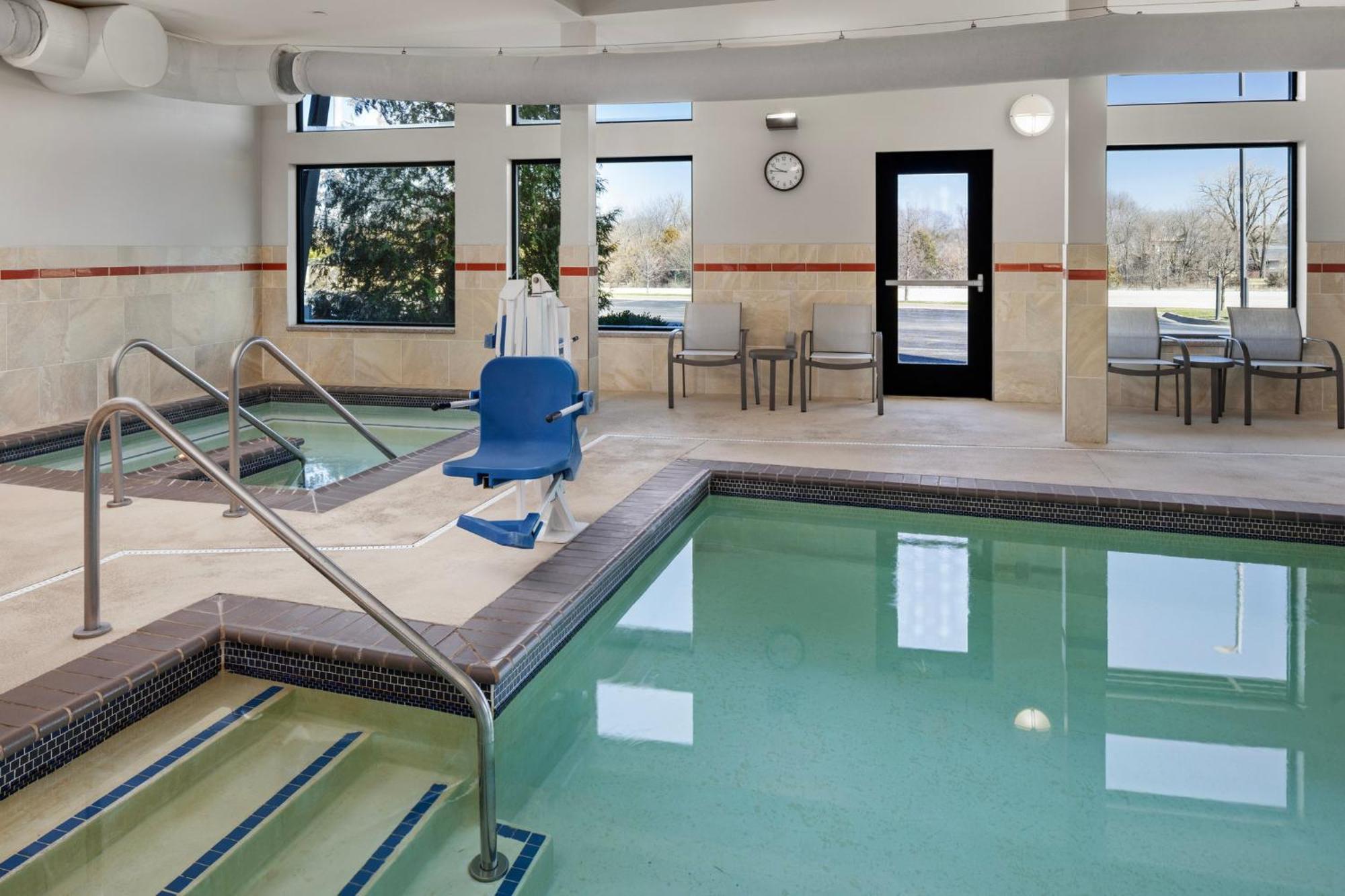 Hotel Express - Quad Cities Area By Ihg Moline